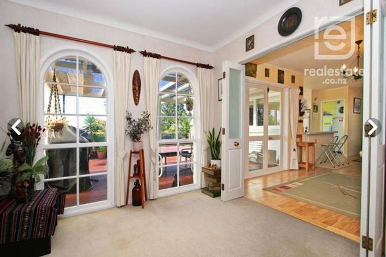 Photo of property in 11 Glenmore Road, Sunnyhills, Auckland, 2010