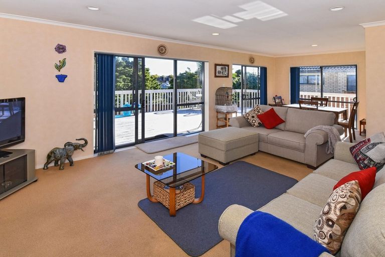 Photo of property in 3 Ashland Place, Weymouth, Auckland, 2103