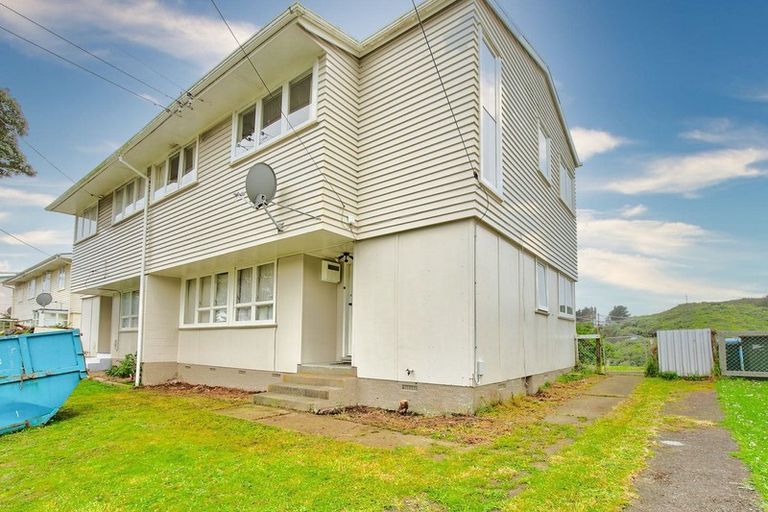 Photo of property in 115-117 Sievers Grove, Cannons Creek, Porirua, 5024