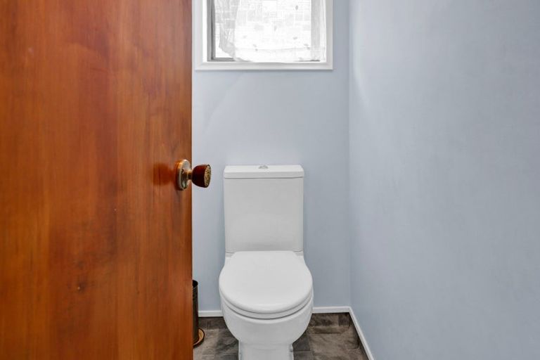 Photo of property in 6 Kamahi Place, Inglewood, 4330