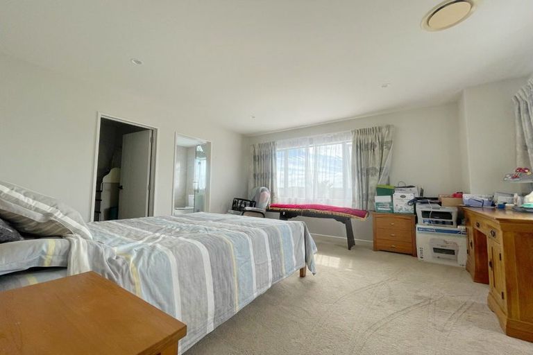 Photo of property in 10 Bounty Road, Long Bay, Auckland, 0630