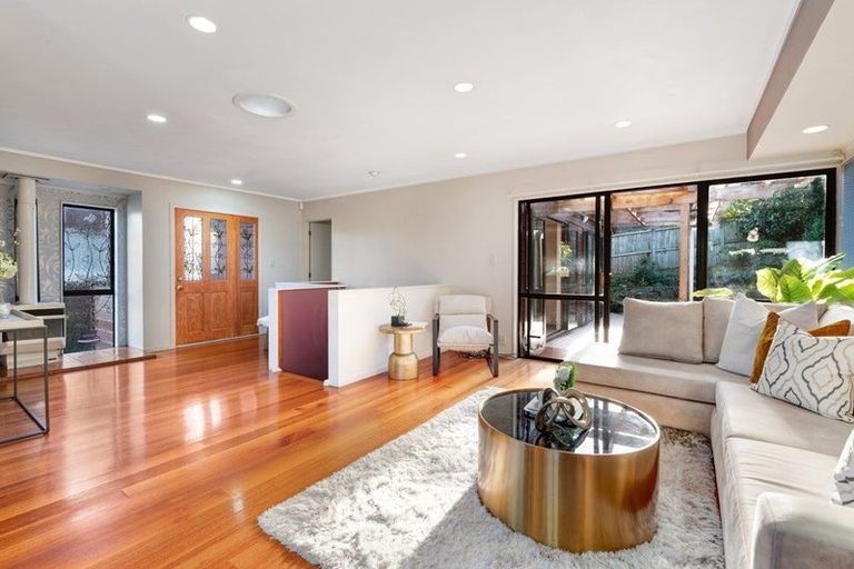 Photo of property in 2/8 Antrim Grove, Bayview, Auckland, 0629