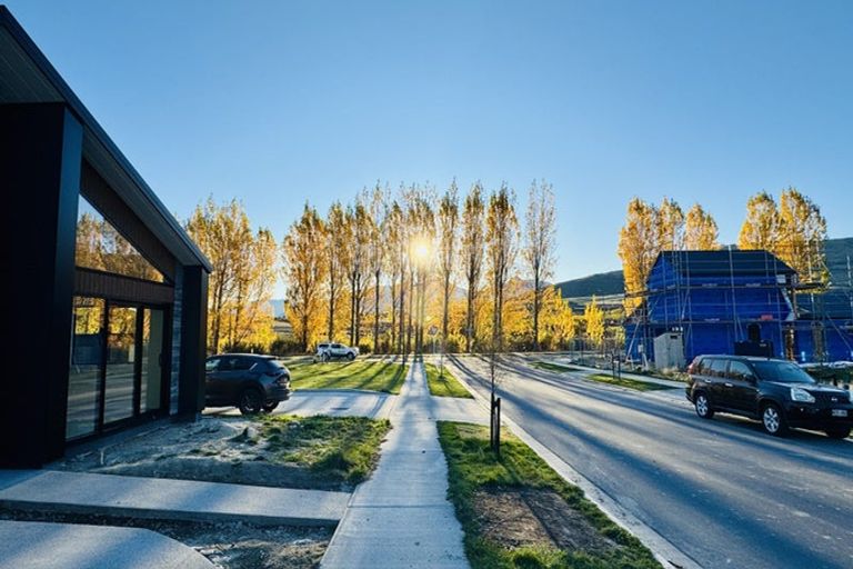 Photo of property in 4 Forage Road, Jacks Point, 9371