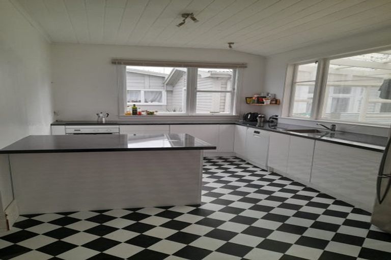 Photo of property in 15 Kelvin Street, Aramoho, Whanganui, 4500