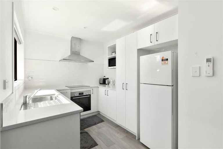 Photo of property in 2/15 Alison Street, Hamilton