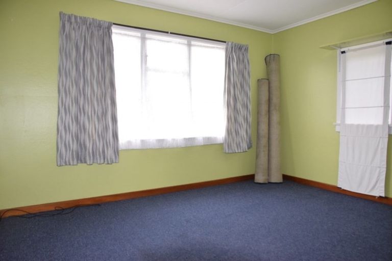 Photo of property in 64 Moa Street, Waikiwi, Invercargill, 9810