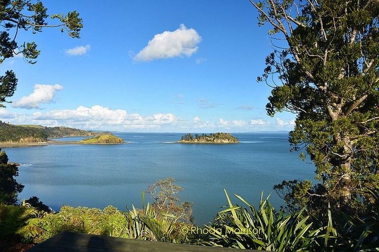 Photo of property in 15 Te Wairoa Lane, Tinopai, 0593