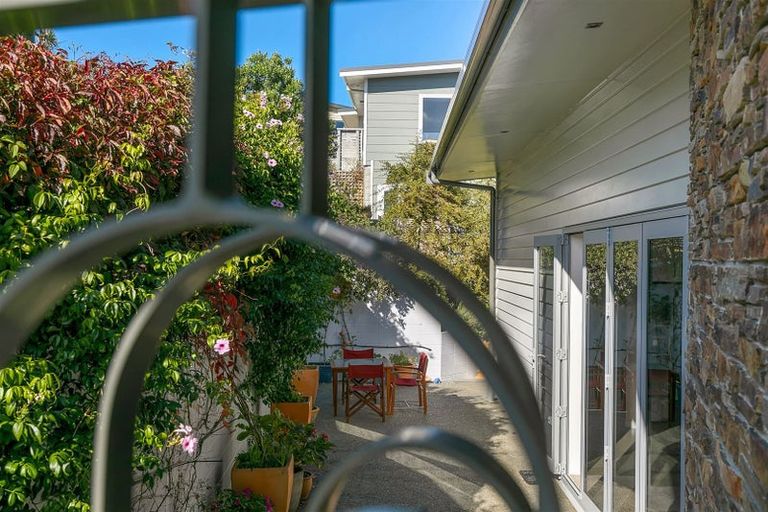 Photo of property in 21 Seascape View, Paremata, Porirua, 5024