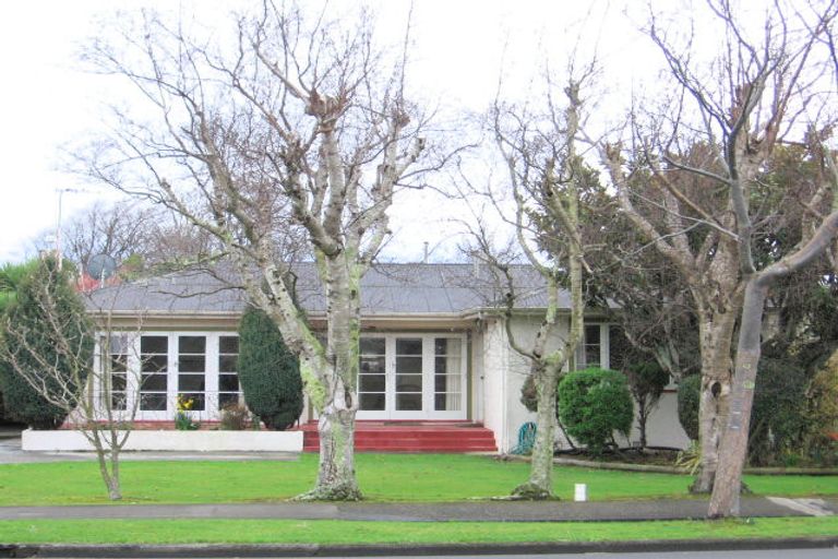 Photo of property in 43 Pahiatua Street, Hokowhitu, Palmerston North, 4410