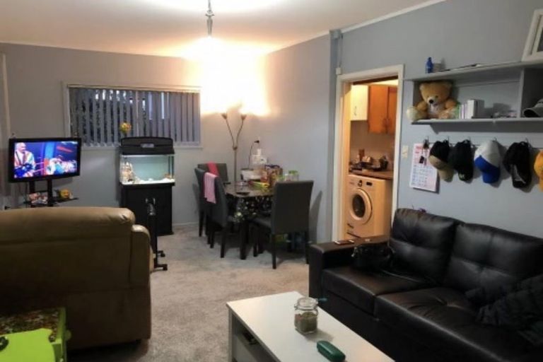 Photo of property in 27a Royal Road, Massey, Auckland, 0614