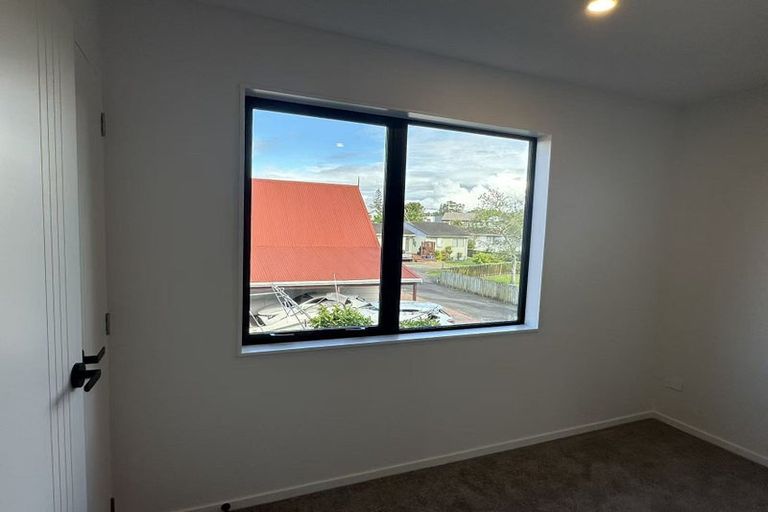 Photo of property in 6d Glennandrew Drive, Half Moon Bay, Auckland, 2012