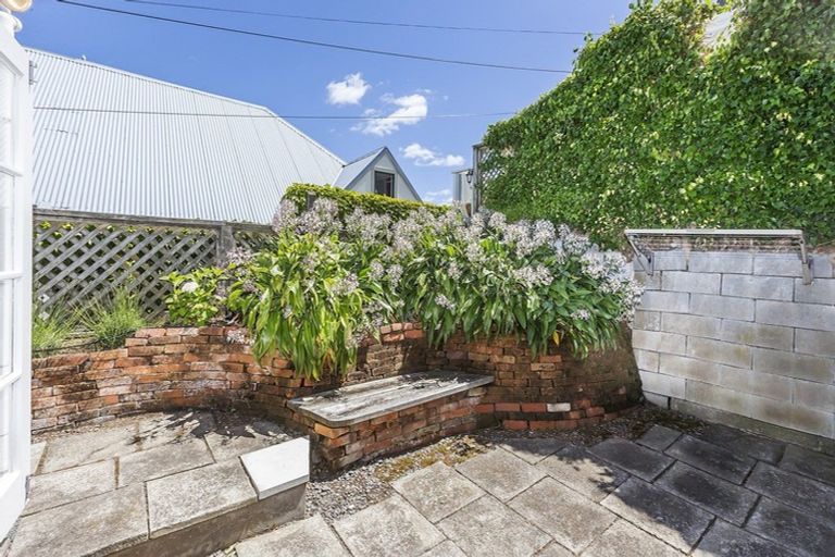 Photo of property in 5 Stafford Street, Mount Victoria, Wellington, 6011