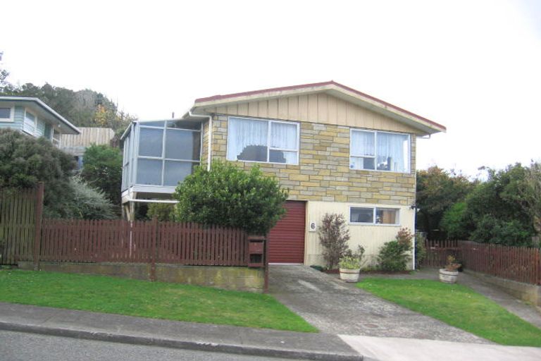 Photo of property in 6 Lomita Road, Johnsonville, Wellington, 6037