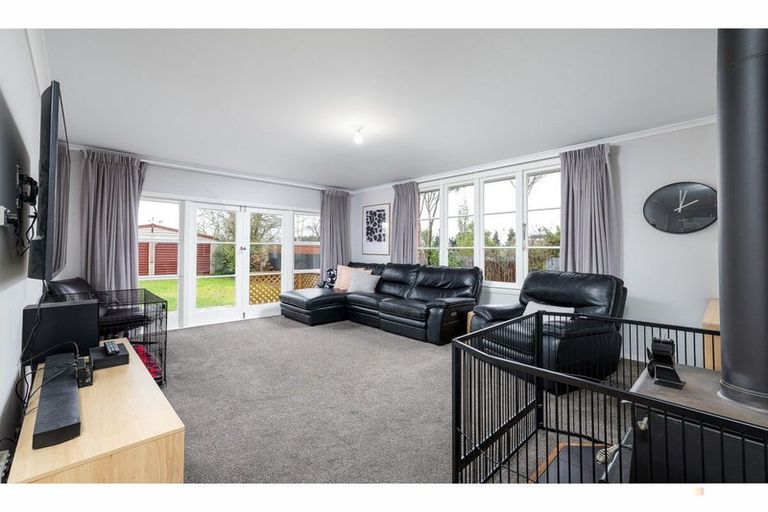 Photo of property in 58 Timaru Road, Waimate, 7924