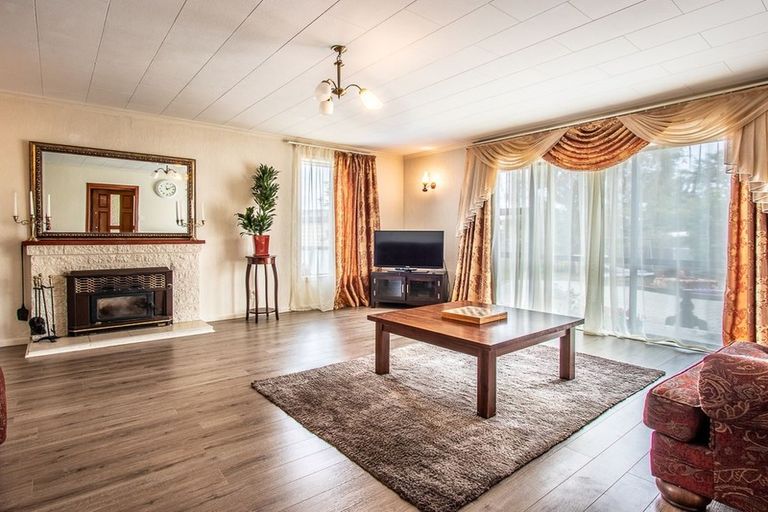 Photo of property in 49 Walton Road, Paraparaumu Beach, Paraparaumu, 5032