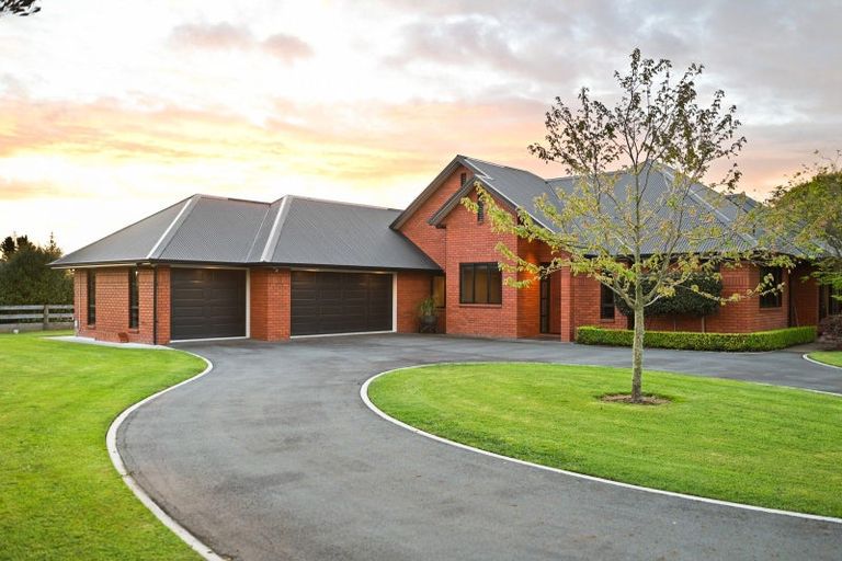 Photo of property in 10 East Ridge Grove, Newstead, Hamilton, 3286