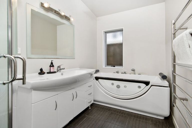 Photo of property in 4a Barberton Terrace, Red Hill, Papakura, 2110