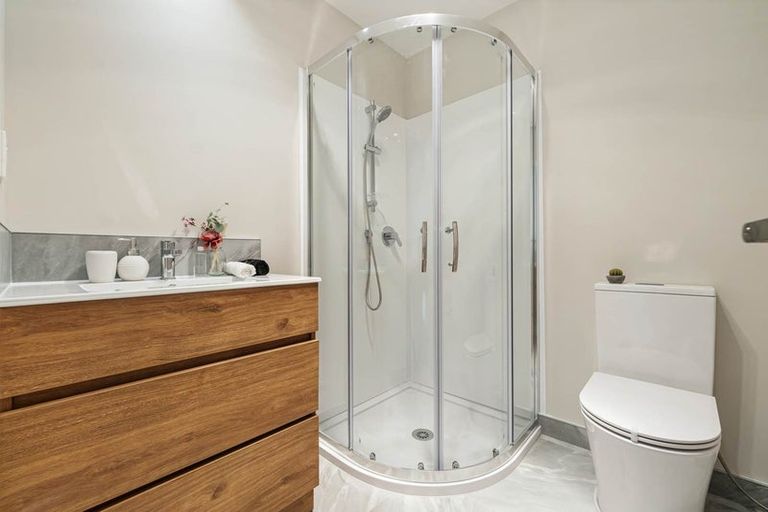 Photo of property in 9/10 Newington Road, Henderson, Auckland, 0612