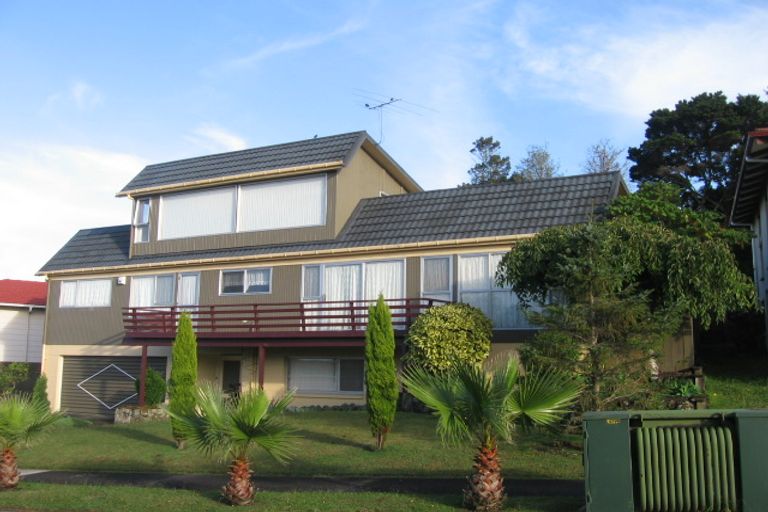 Photo of property in 6 Makepiece Place, Chatswood, Auckland, 0626