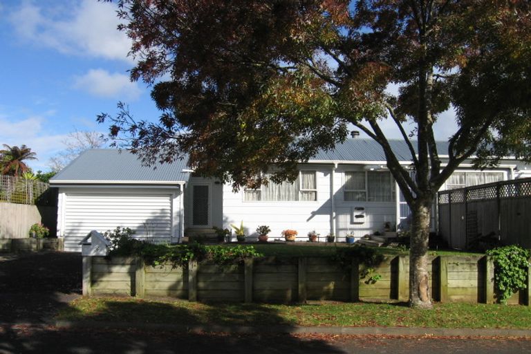 Photo of property in 2 Sheffield Place, Botany Downs, Auckland, 2010