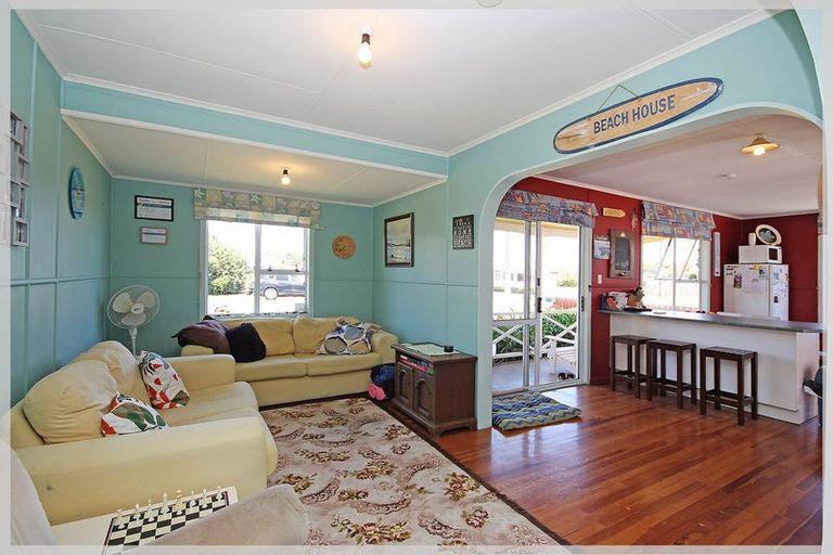 Photo of property in 9 Dewe Terrace, Foxton Beach, Foxton, 4815