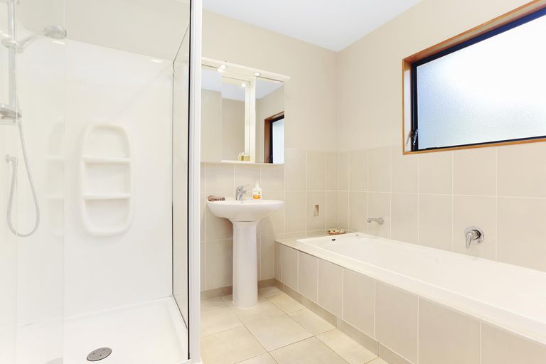 Photo of property in 6b Woodfern Crescent, Titirangi, Auckland, 0604