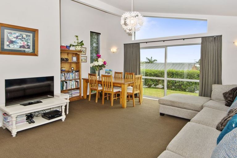 Photo of property in 4a Barberton Terrace, Red Hill, Papakura, 2110