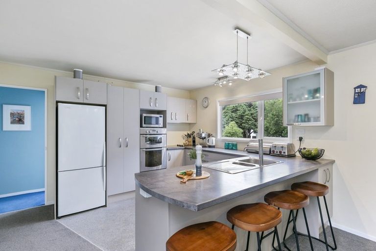 Photo of property in 6 John Witton Drive, Crofton Downs, Wellington, 6035