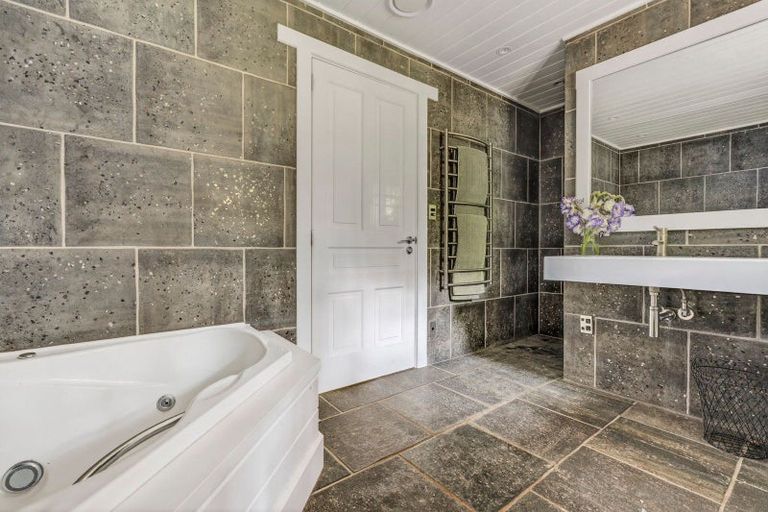 Photo of property in 124 Horseshoe Bend Drive, Albert Town, Wanaka, 9382