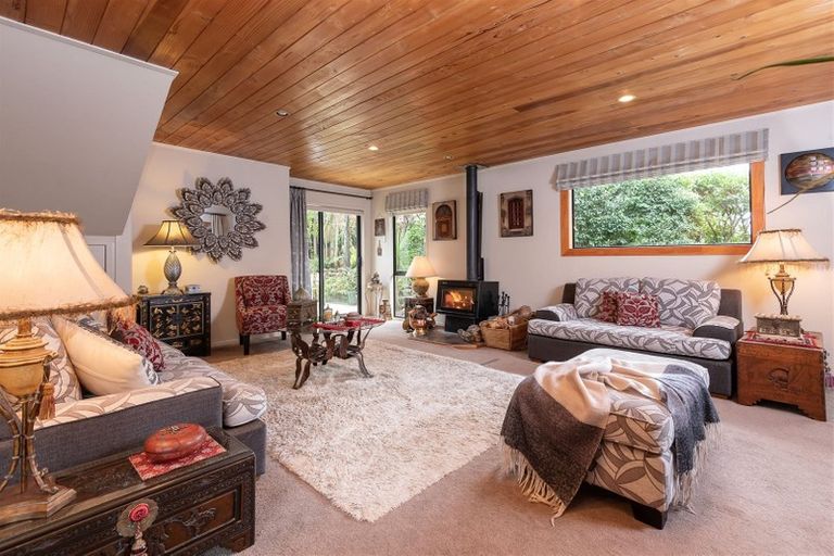 Photo of property in 18 Tanglewood Place, Cockle Bay, Auckland, 2014