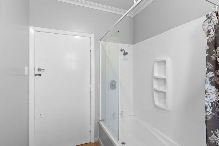 Photo of property in 147 Bartholomew Road, Levin, 5510