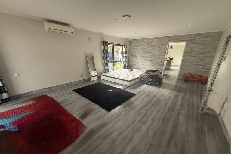 Photo of property in 25 Randwick Place, Randwick Park, Auckland, 2105