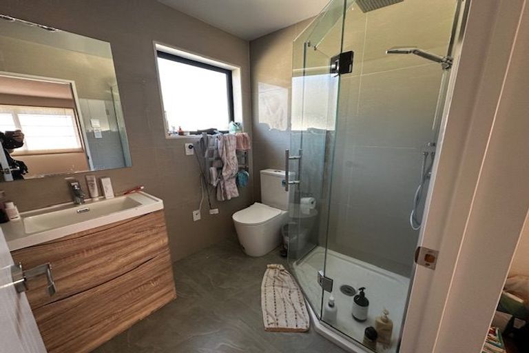 Photo of property in 24 Baumea Rise, Massey, Auckland, 0614