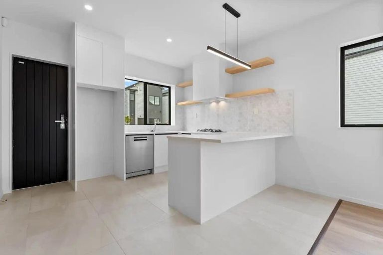 Photo of property in 28 Whare Kauri Road, Papakura, 2110