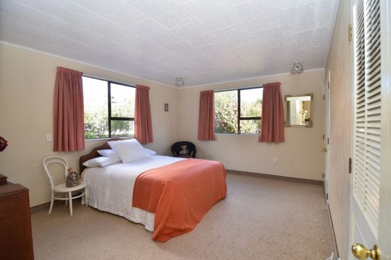 Photo of property in 1/1 De Lacey Lane, Carterton, 5713