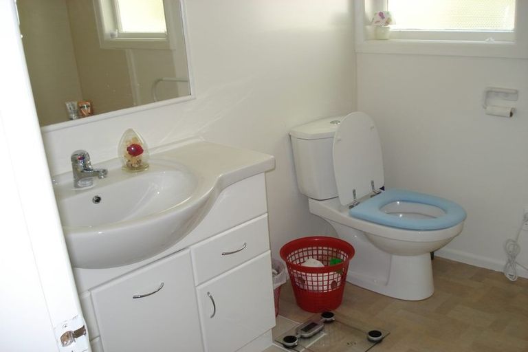 Photo of property in 2/7 Mcleod Road, Henderson, Auckland, 0612