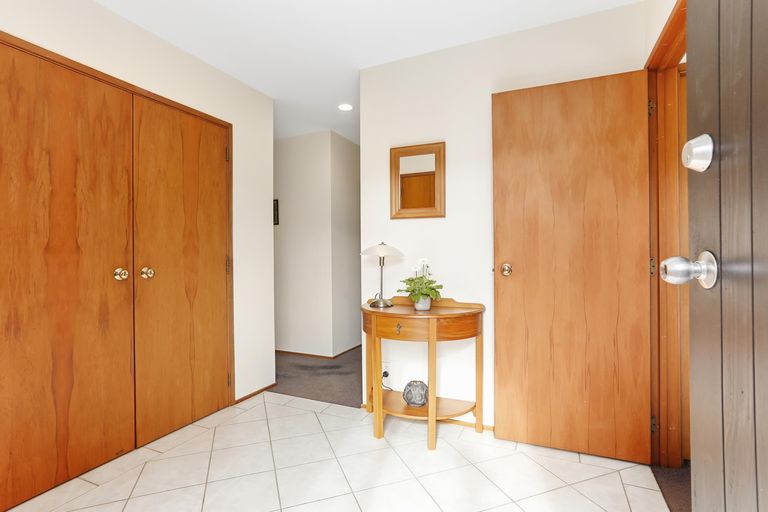 Photo of property in 6b Woodfern Crescent, Titirangi, Auckland, 0604