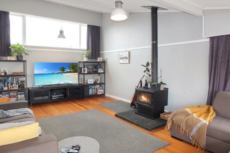 Photo of property in 22 Hennessy Street East, Foxton Beach, Foxton, 4815