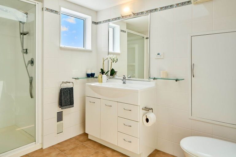 Photo of property in 14 The Crescent, Roseneath, Wellington, 6011