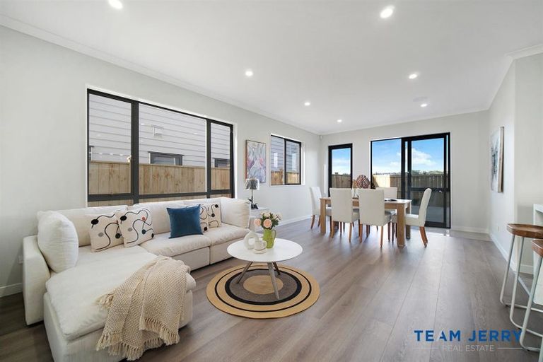 Photo of property in 21 Knockanara Drive, Flat Bush, Auckland, 2019