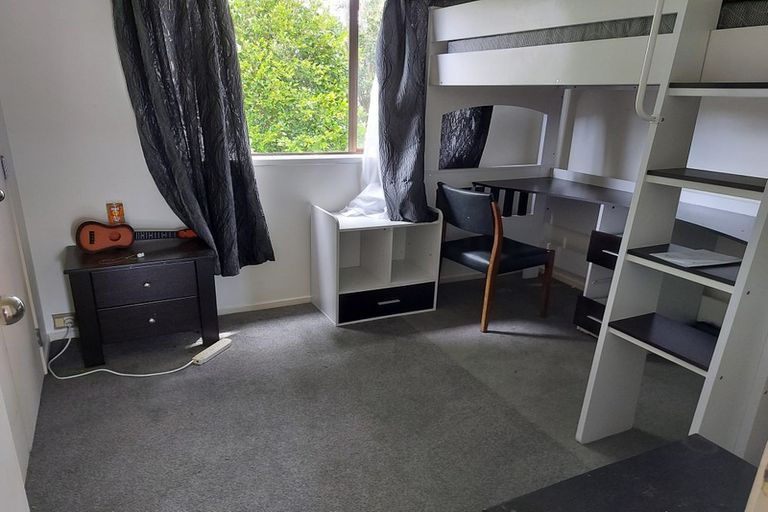 Photo of property in 2/90 Browns Bay Road, Rothesay Bay, Auckland, 0630