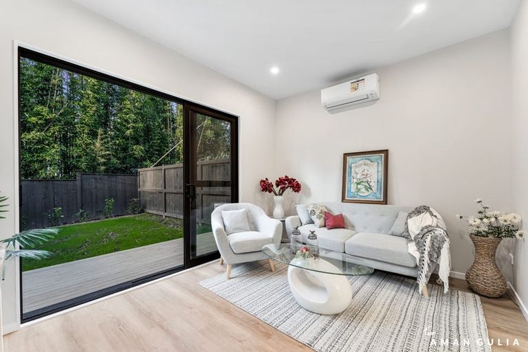 Photo of property in 7 Don Oliver Lane, Glen Eden, 0602