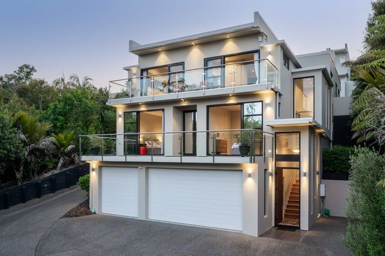 Photo of property in 16 Kahikatea Close, Campbells Bay, Auckland, 0630