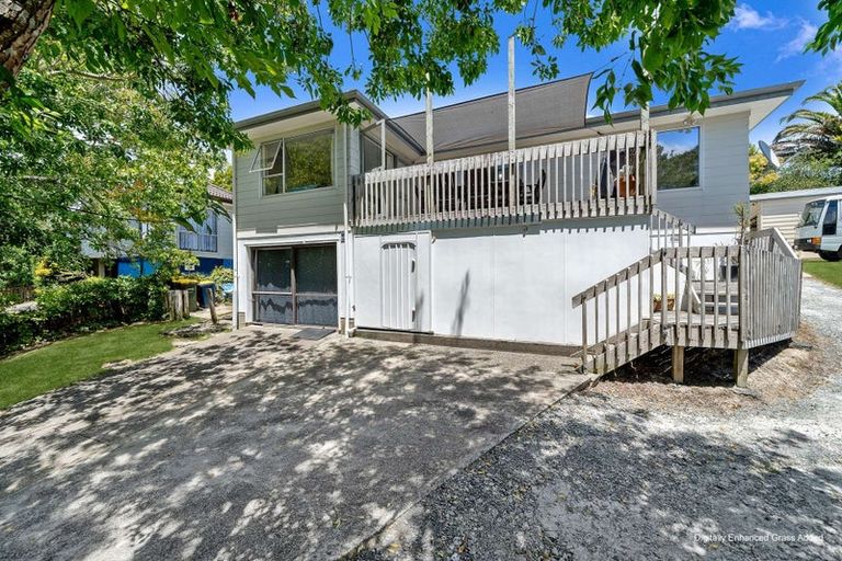 Photo of property in 10 Glucina Place, Glen Eden, Auckland, 0602