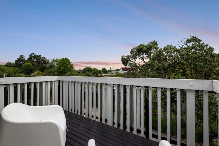 Photo of property in 3 Sandiacre Way, Browns Bay, Auckland, 0630