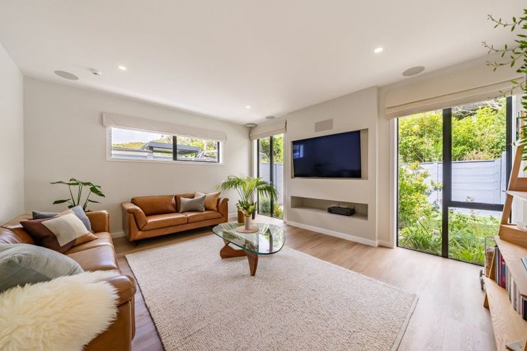 Photo of property in 8 Ramarama Lane, Crofton Downs, Wellington, 6035