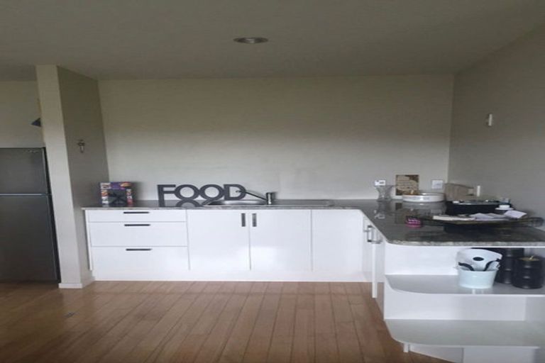 Photo of property in 20 Harrowglen Drive, Northcross, Auckland, 0632