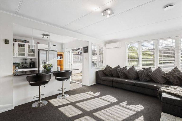 Photo of property in 83 Onewa Road, Northcote, Auckland, 0627