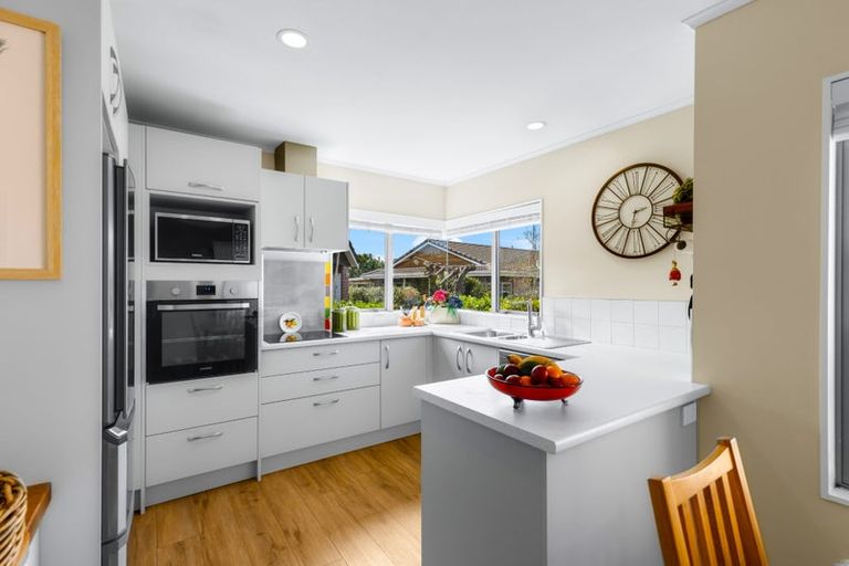 Photo of property in 16 The Grove, Red Beach, 0932