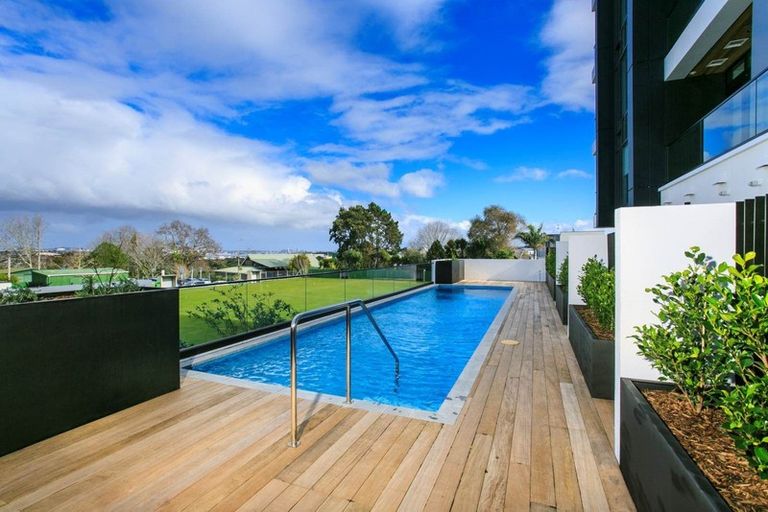 Photo of property in Frank Sargeson Apts, 404/74 Anzac Street, Takapuna, Auckland, 0622